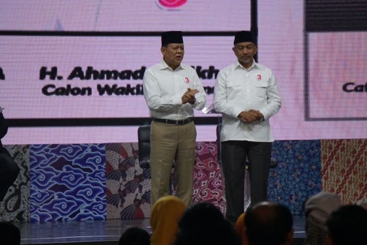 Pasangan calon gubernur-wakil gubernur Jawa Barat, Sudrajat-Ahmad Syaikhu dalam debat publik Pilgub Jabar terakhir, Jumat (22/6/2018).