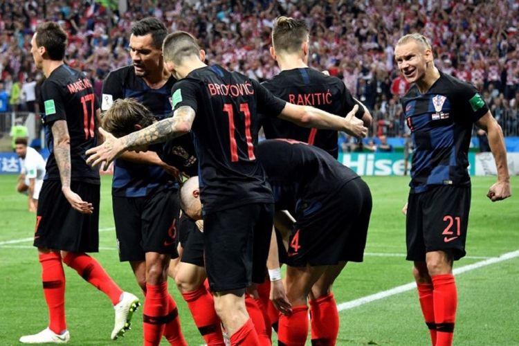 Para pemain Kroasia merayakan gol Ivan Perisic ke gawang Inggris pada babak semifinal Piala Dunia 2018 di Stadion Luzhniki, 11 Juli 2018. 