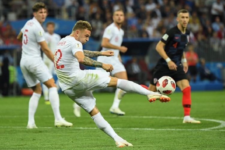 Kieran Trippier melepas tendangan dalam pertandingan Kroasia vs Inggris pada babak semifinal Piala Dunia 2018 di Stadion Luzhniki, 11 Juli 2018. 