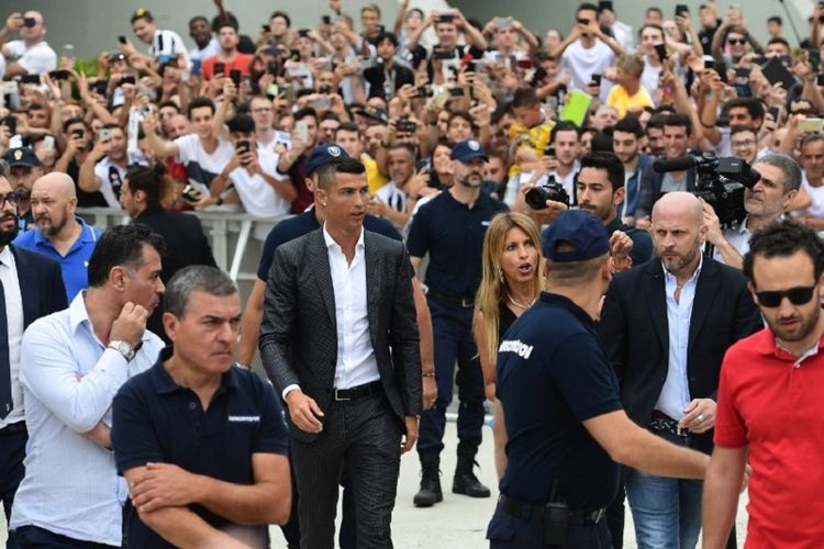 Cristiano Ronaldo tiba di markas Juventus pada 16 Juli 2018. 