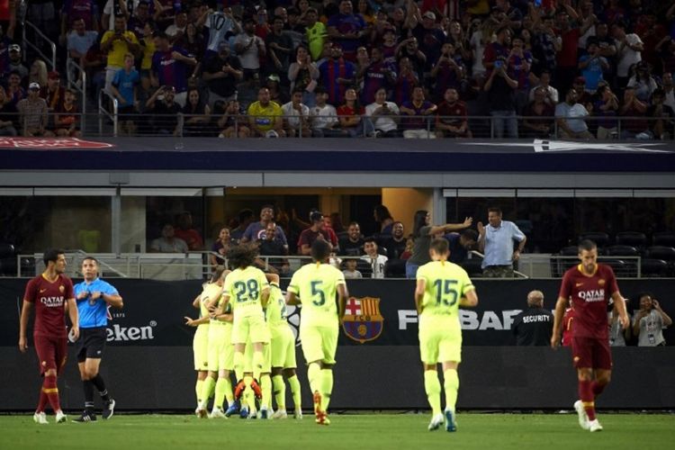 Para pemain Barcelona merayakan gol ke gawang AS Roma pada pertandingan ICC 2018 di Arlington, 31 Juli 2018. 
