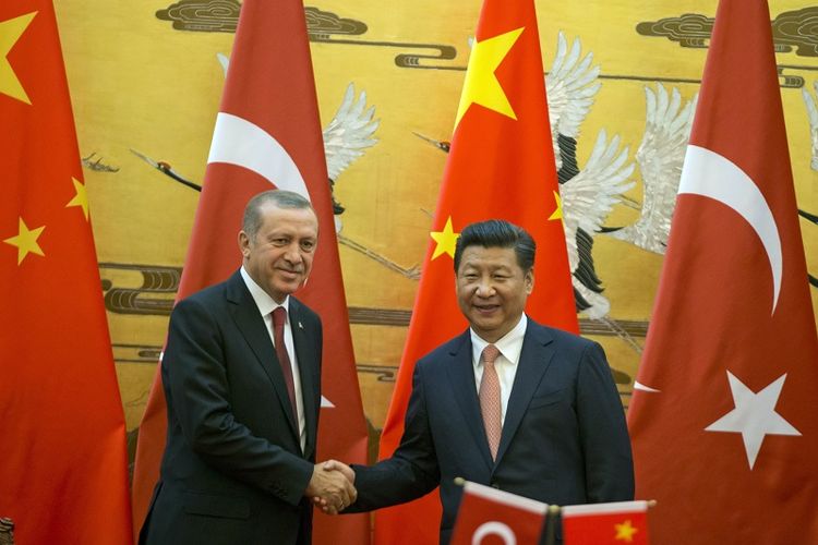 Presiden China Xi Jinping saat menyambut Presiden Turki Recep Tayyip Erdogan di Balai Besar Rakyat di Beijing pada 29 Juli 2015. 
