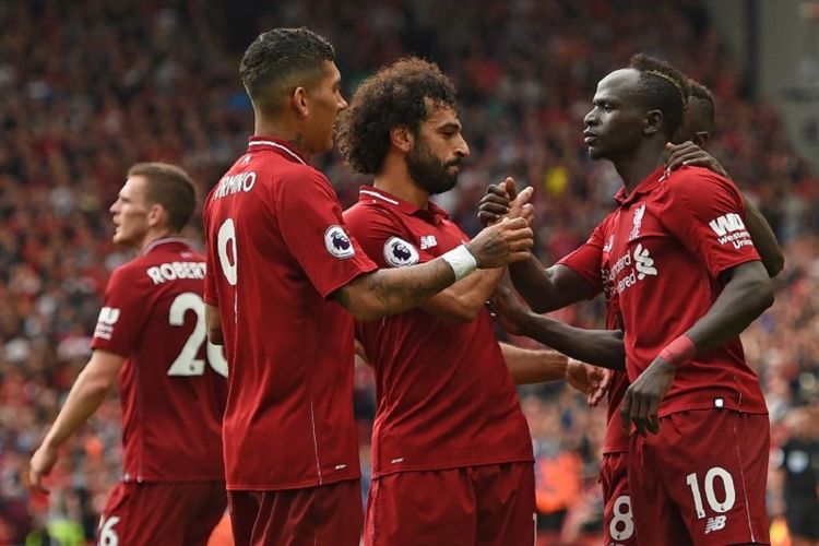 Trio Firmansah - Roberto Firmino, Sadio Mane, dan Mohamed Salah - merayakan gol Liverpool ke gawang West Ham pada pertandingan Liga Inggris di Anfield, 12 Juni 2018. 