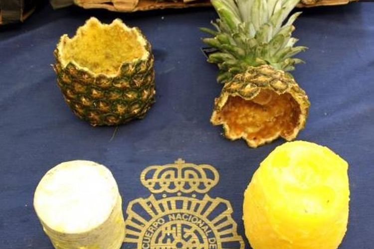 Polisi Spanyol sita 67 kg kokain yang terdapat di puluhan buah nanas di Madrid. (AFP)