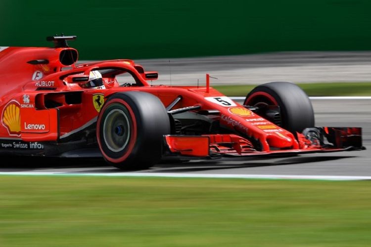 Pebalap Ferrari asal Jerman, Sebastian Vettel, menjalani sesi kualifikasi di Monza, 1 September 2018. 