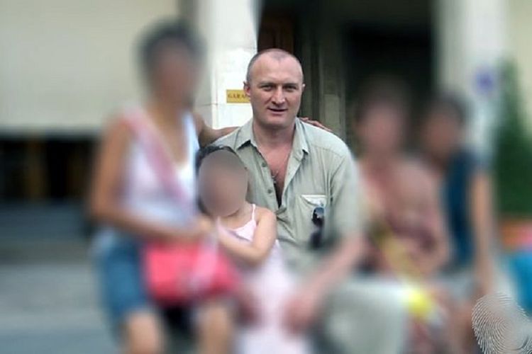 Aslan Gagiyev bersama anak-anak. Bos mafia Rusia itu ditangkap, dan dilaporkan menjadi dalang dari sekitar 80 pembunuhan.