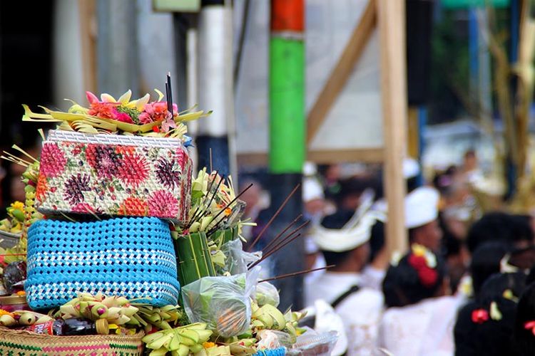 Upacara Prayascita Gumi, di Kota Mataram, Lombok, Jumat sore (7/9/2018). Dalam upacara ini umat Hindu percaya bahwa pembersihan bumi akan membawa kebaikan. 