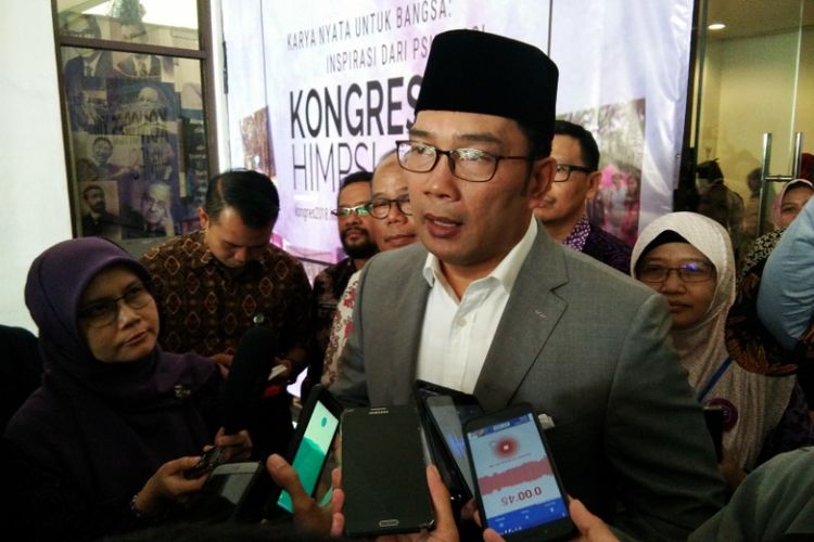 Gubernur Jabar Ridwan Kamil saat ditemui usai menghadiri Kongres Nasional Himpunan Psikolog Indonesia di Hotel Preanger, Bandung, Jumat (7/9/2018).