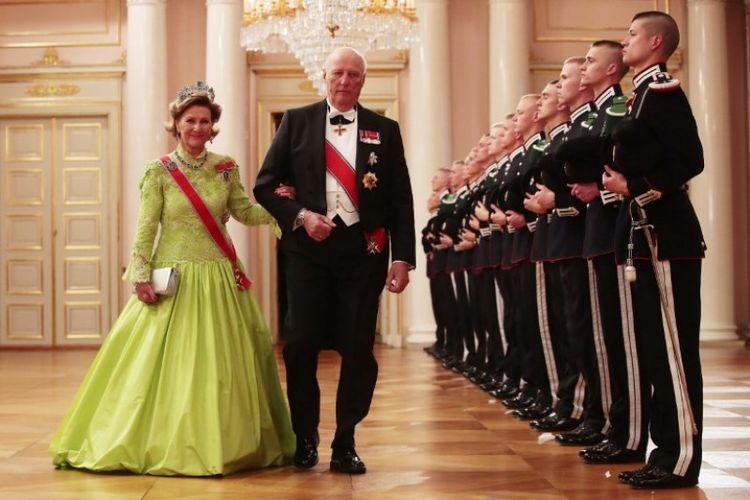 Raja Harald V dan Ratu Sonja di Istana Kerajaan Oslo, Norwegia, pada 9 Mei 2017. (AFP/Haakon Mosvold Larsen)