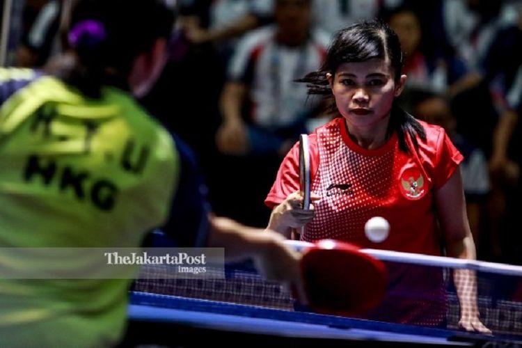 Atlet tenis meja Indonesia Ana Widyasari saat bertanding di ajang Asian Para Games 2018 di Ecovention Ancol Jakarta Utara Sabtu (06/10/2018). Ana meraih medali untuk Indonesia, Senin (8/10/2018).