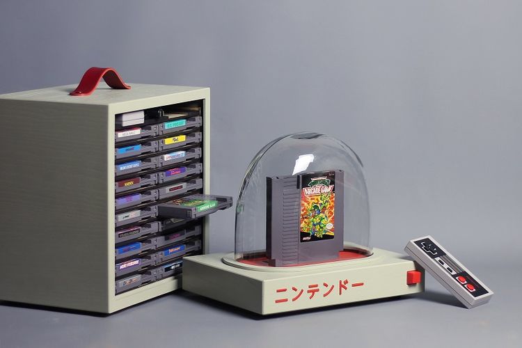 Pyua, konsol yang juga karya seni besutan desainer dan seniman Swedia, Love Hulten, yang dapat digunakan untuk memainkan game NES dan Famicom.