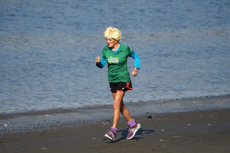 Ginette Bedard (85) setiap hari selalu berlari sejauh 20 kilometer. Dia bahkan kecanduan ikut lomba maraton sejak berusia 69 tahun.