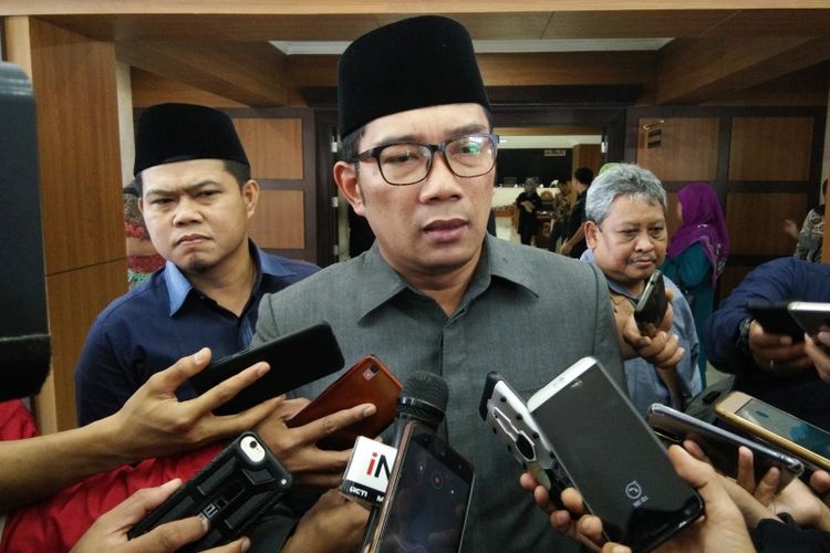Gubernur Jawa Barat Ridwan Kamil saat ditemui wartawan di Gedung DPRD Jabar, Jalan Diponegoro, Jumat (16/11/2018).