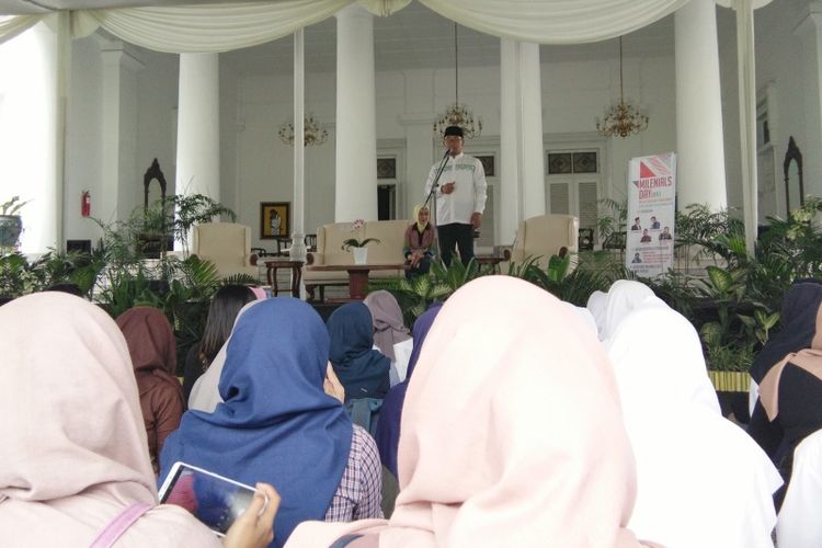 Gubernur Jawa Barat Ridwan Kamil saat membuka acara Milenials Day Ngopi Bareng Gubernur Jabar di Gedung Pakuan, Jalan Cicendo, Kota Bandung, Minggu (18/11/2018) siang  