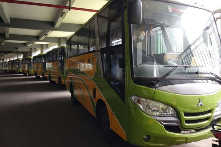 Kondisi bus Trans Patriot Bekasi, Selasa (28/2/2018). Sembilan unit bus Trans Patriot disimpan di area Stadion Patriot. Pemkot Bekasi kini sedang mencari operator, melalui proses lelang, untuk mengoperasi bus-bus itu.