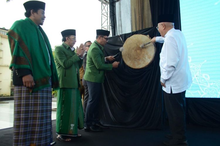 Gubernur Jawa Barat Ridwan Kamil saat menghadiri rangkaian Milad Masjid Pusdai ke-21, Selasa (4/12/2018).