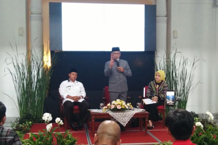 Gubernur Jawa Barat Ridwan Kamil saat hadir dalam ekspos program 100 hari kerja di Gedung Sate, Jalan Diponegoro, Jumat (28/12/2018).