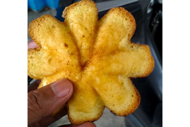 Roti Kembang Waru khas Kotagede, Yogyakarta yang empuk, wangi, dan manis