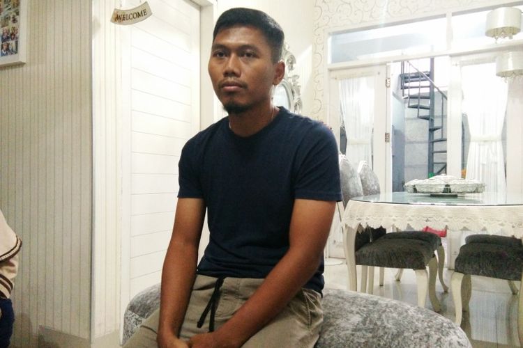 Mantan pemain Persib Bandung Tony Sucipto saat ditemui wartawan di kediamannya di kawasan Arcamanik, Kota Bandung, Jumat (11/1/2019).