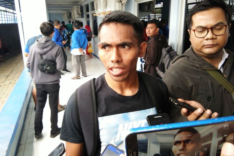 Pemain baru Persib Bandung Frets Butuan saat ditemui di Lapangan Sport Jabar Arcamanik, Senin (14/1/2019).