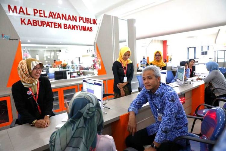 Gubernur Jateng Ganjar Pranowo mengunjungi Mal Pelayanan Publik di Kabupaten Banyumas, Kamis (17/1/2019).