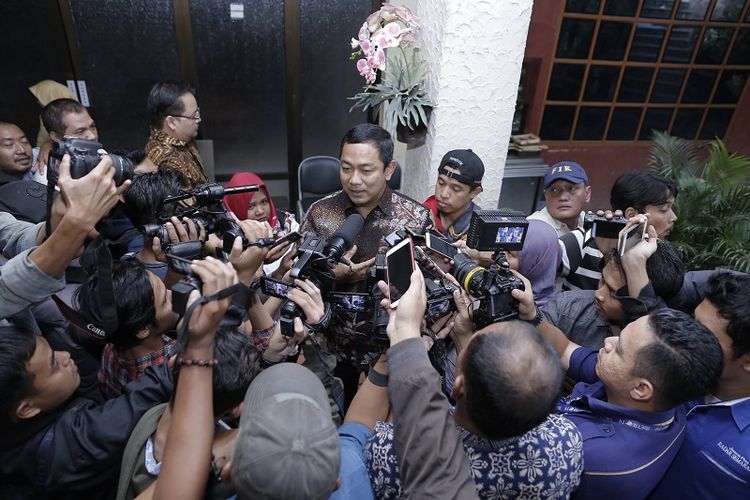 Wali Kota Semarang, Hendrar Prihadi memberikan respon terkait kontroversi pernyataannya yang ditulis di berbagai media terkait jalan tol.