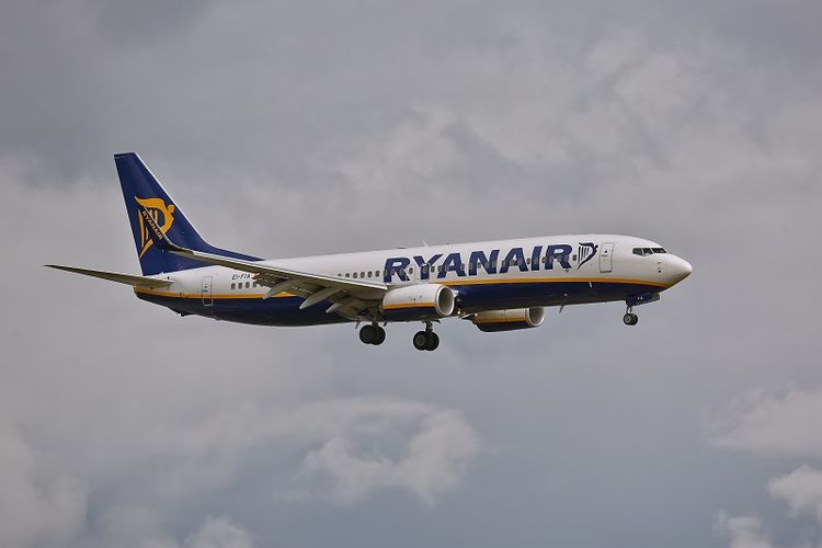 Sebuah pesawat milik maskapai penerbangan Ryanair.
