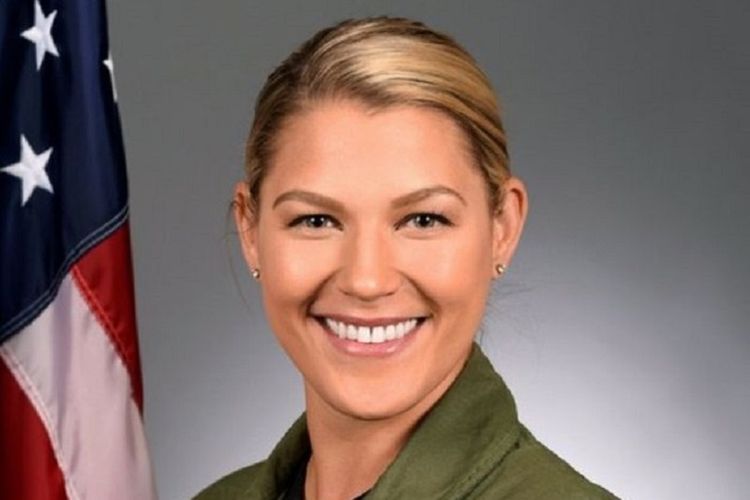 Kapten Zoe Kotnik, pilot perempuan pertama tim akrobatik Viper F-16 Amerika Serikat.
