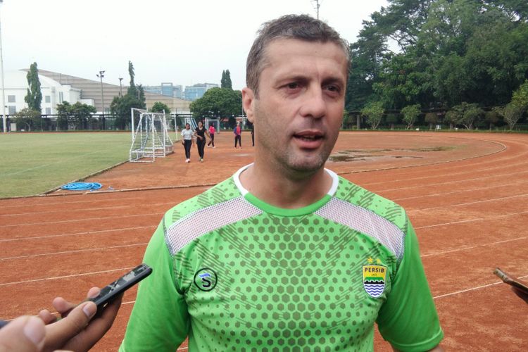 Pelatih Persib Bandung Miljan Radovic saat ditemui wartawan di Lapangan Sabuga, Bandung, Rabu (22/2/2019).