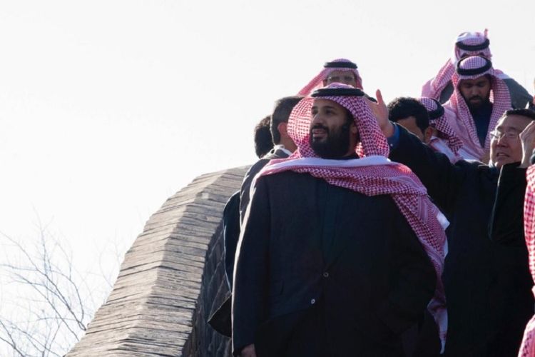Putra Mahkota Arab Saudi Pangeran Mohammed bin Salman mengunjungi situs wisata Tembok Besar China, Kamis (21/2/2019). (Twitter/Bader Al Asaker)