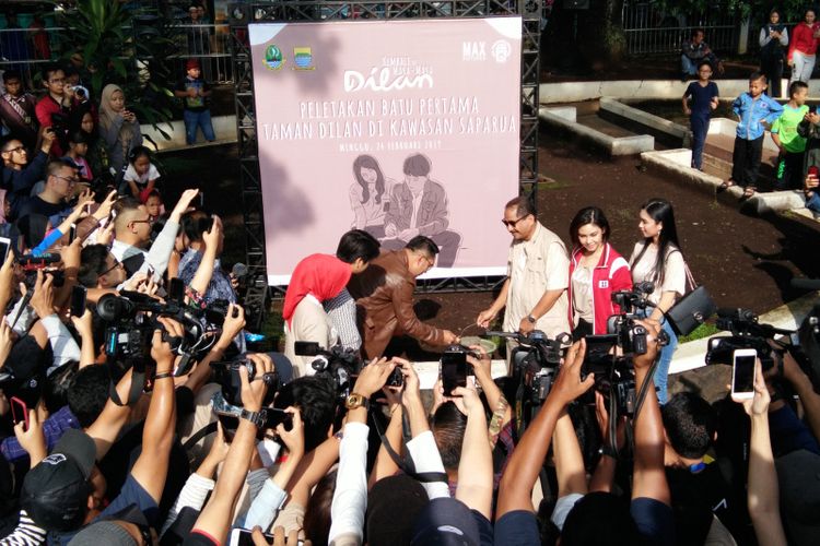 Ridwan Kamil dan Pemeran Dilan 1991 Resmikan "Groundbreaking Dilan Corner"