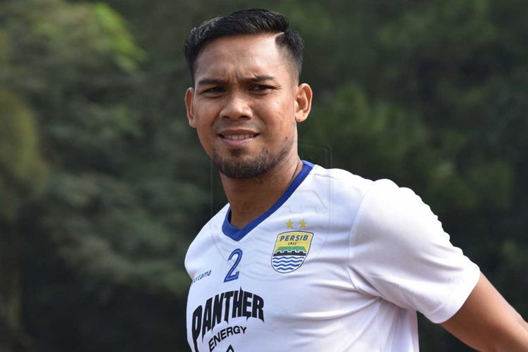 Bek anyar Persib Bandung Saepulloh Maulana saat menjalani sesi latihan pagi di Lapangan Sabuga, Bandung, Senin (25/2/2019).