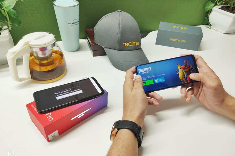 Unggahan foto CEO Realme 3 Pro yang menyindri Redmi Note 7 pro