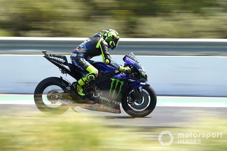 Rossi menggunakan perangkat aero pada swing arm Yamaha M1.