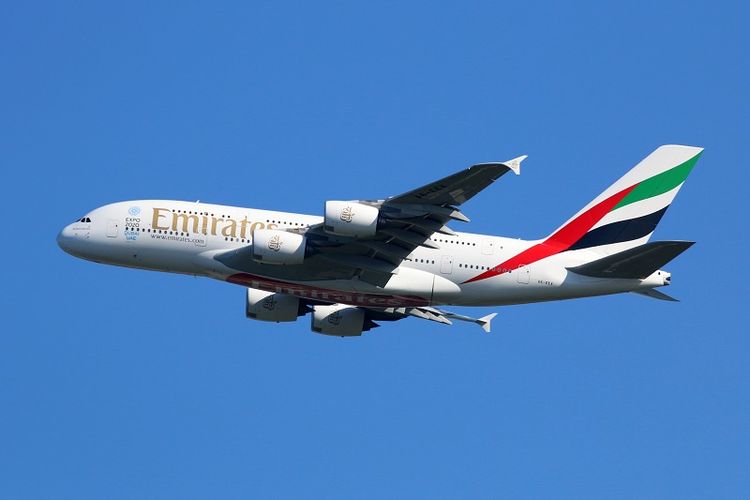 Sebuah Airbus A380 milik maskapai penerbangan Emirates.