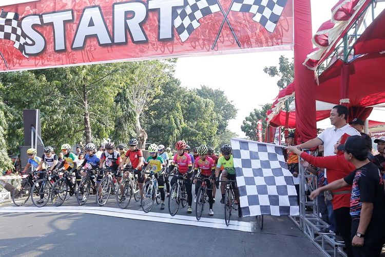 Kegiatan sport tourism, Tugu Muda Race yang digelar di Kawasan Banjir Kanal Barat, Semarang.