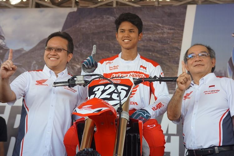 Muhammad Delvintor Alfarizi hadir menjadi wakil dari tim Astra Honda Racing Team (AHRT) pada kelas MX2 di MXGP Palembang, 6-7 Juli 2019.