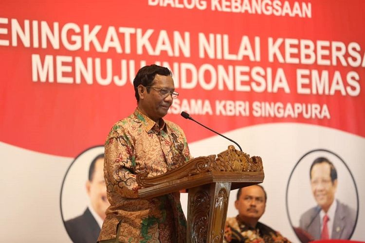 Anggota Dewan Pengarah Badan Pembinaan Ideologi Pancasila (BPIP) Mahfud MD menjadi pembicara utama di acara Dialog Kebangsaan Meningkatkan Nilai Kebersamaan: Menuju Indonesia Emas 2045 di Kedutaan Besar Republik Indonesia (KBRI) Singapura, Minggu siang (11/8/2019). 