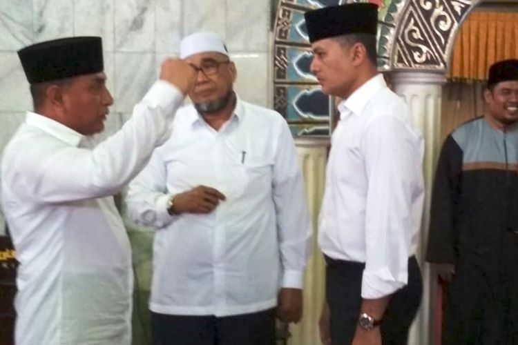 Gubernur Sumut Edy Rahmayadi meminta seluruh ASN yang beragama Islam di lingkungan kantor gubernur agar melaksanakan shalat berjamaah di Masjid Agung Medan, Senin (10/9/2018)