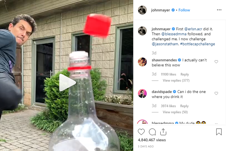 Penyanyi John Mayer melakukan tantangan #BottleCapChallenge dan menantang Jason Statham. 