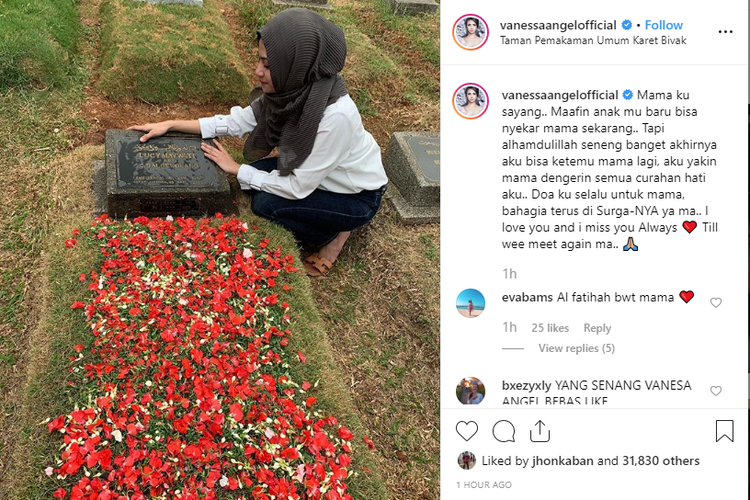 Artis peran Vanessa Angel ziarah ke makam ibunda setelah bebas dari penjara. 