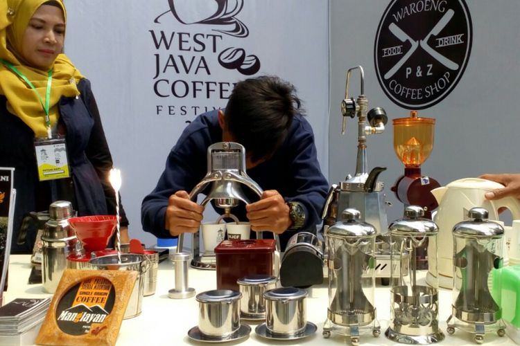 West Java Coffee Festival 2017 menyediakan 15.000 cup kopi gratis. Kegiatan ini digelar untuk makin memperkenalkan kopi asal Jawa Barat.