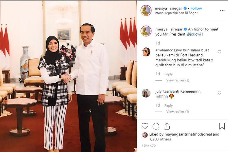 Pembawa acara meisya Siregar saat berfoto bersama Presiden Jokowi. 