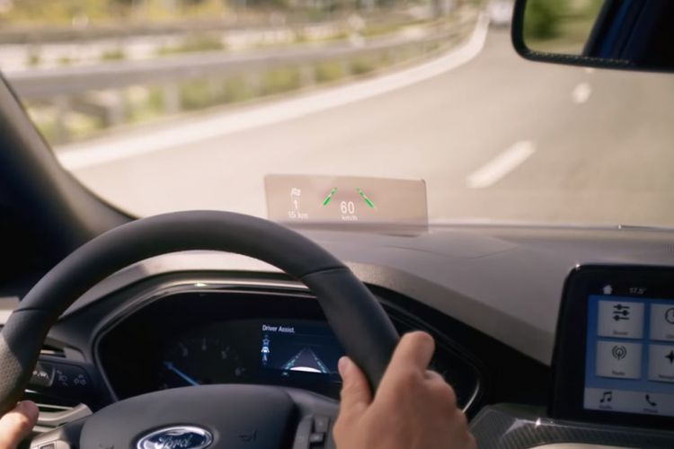 Ford Focus punya teknologi HUD yang terinspirasi jet tempur.