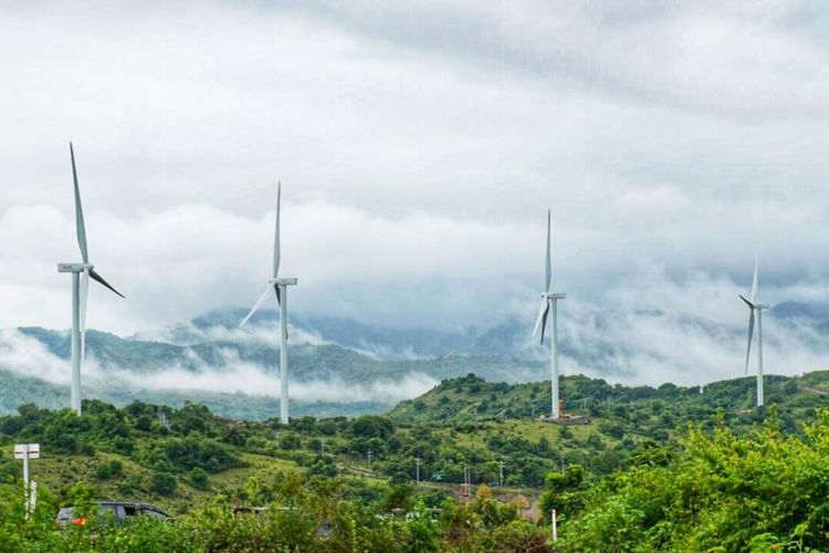 Pembangkit Listrik Tenaga Bayu (PLTB) di Kabupaten Sidrap, Sulawesi Selatan (Sulsel) Senin, (15/1/2018).