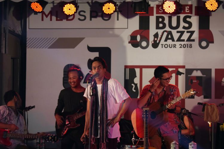 Band indie Fourtwnty tampil di panggung Java Jazz Festival 2018 yang digelar di JIExpo, Kemayoran, Jakarta Pusat, Sabtu (3/3/2018).