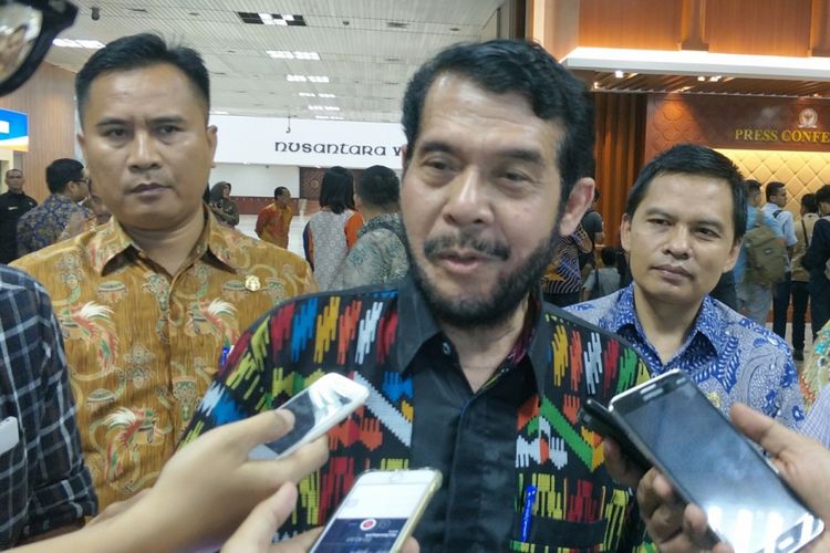 Ketua Mahkamah Konstitusi (MK) Anwar Usman saat ditemui di Kompleks Parlemen, Senayan, Jakarta, Jumat (27/4/2018).