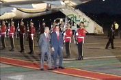 Tiba di Halim, PM Mahathir Dijemput Presiden Jokowi di Depan Pintu Pesawat