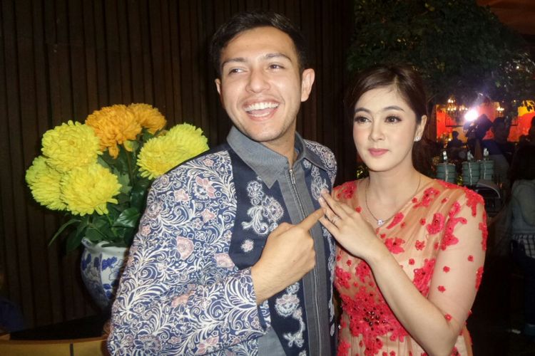 Rifky Balweel dan Biby Alraen gelar acara pertunangan di Restoran Seruni di Lippo Puri Mall, Jakarta Selatan, Minggu (1/10/2017).