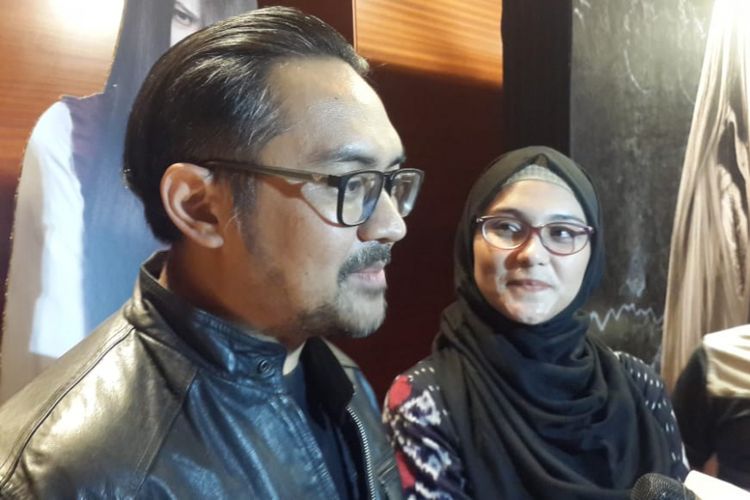 Prabu Revolusi dan Zee Zee Shahab Saat ditemui dalam screening dan jumpa pers film The Sacred Riana: Beginning, di Plaza Senayan, Jakarta Pusat, Senin (11/3/2019).